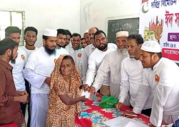 কাঠালিয়ায় স্বেচ্ছাসেবী সংগঠন দরিদ্র বিমোচন তহাবিলের অসহায় দুঃস্থদের মাঝে ঈদ সামগ্রী বিতরন
