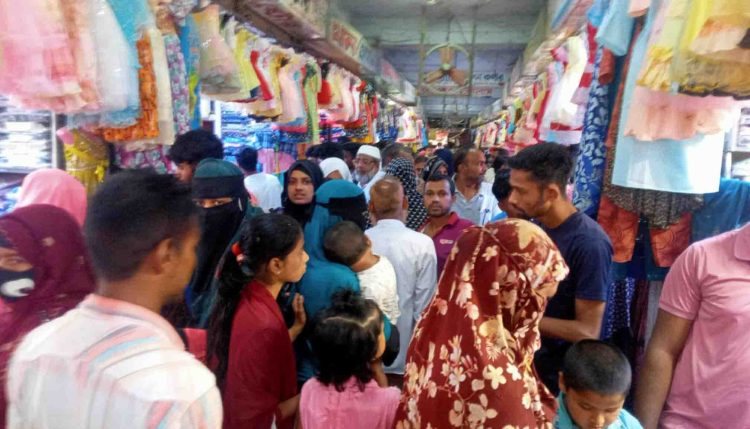 ঝালকাঠিতে জমে উঠেছে ঈদ মার্কেট