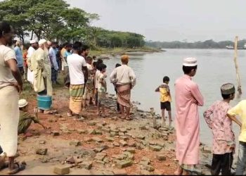 লঞ্চের ধাক্কায় মাছ ধরার নৌকাডুবি, ৯ বছরের শিশু নিখোঁজ