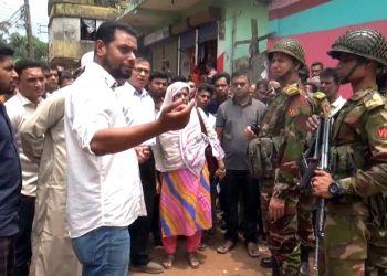 ঝালকাঠিতে খেয়া ঘাটের ইজারা নিয়ে দুই গ্রæপ মুখোমুখি, যাত্রীরা দুর্ভোগে, সেনাবাহিনী হস্তক্ষেপ