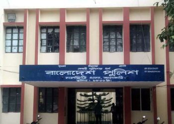 নলছিটিতে ধূমপান করায় বকা, মায়ের সঙ্গে অভিমান করে গলায় ফাঁস দিলো মেয়ে