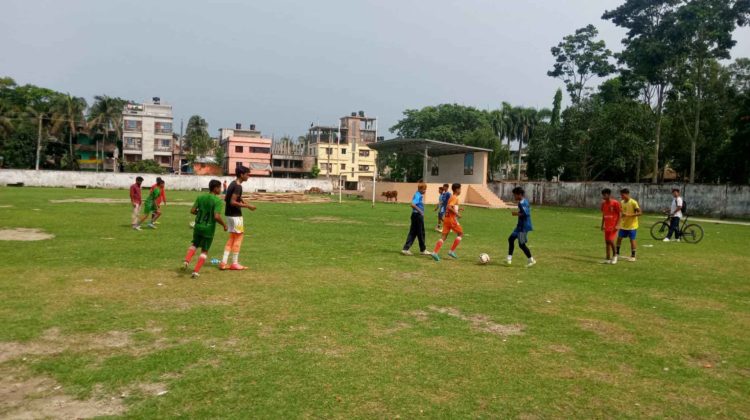 অনুর্ধ্ব-১৫ ফুটবল লীগে অংশগ্রহণের জন্য ঝালকাঠি জেলা দলের অনুশীলন শুরু