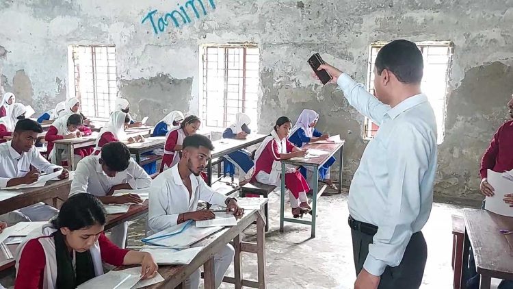 ঝালকাঠিতে এসএসসি ও সমমানের পরীক্ষা শুরু