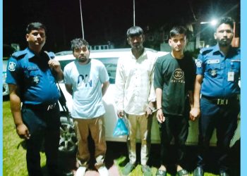 কাঠালিয়ায় চোরাই প্রাইভেট কারসহ তিন যুবক গ্রেফতার