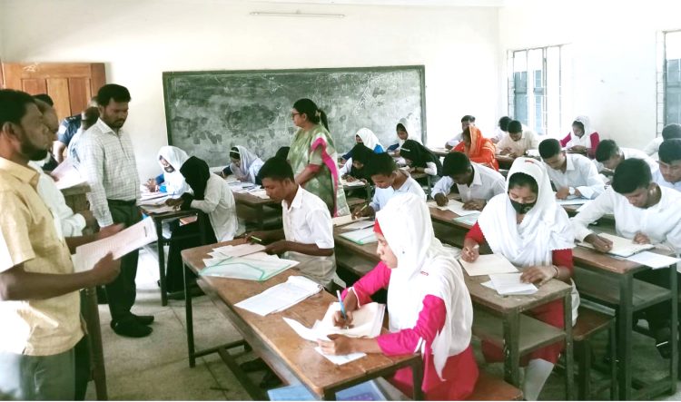 কাঠালিয়ায় এক শিক্ষার্থী বহিস্কার, দুই শিক্ষককে অব্যহতি