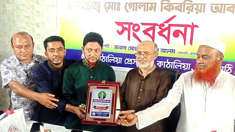 কাঠালিয়া প্রেসক্লাবের উদ্যোগে সিনিয়র জেলা ও দায়রা জজকে সংবর্ধনা