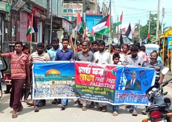 ফিলিস্তিনে বর্বর হামলার প্রতিবাদে কাঠালিয়ায় অটো শ্রমিকদের বিক্ষোভ মিছিল ও সমাবেশ