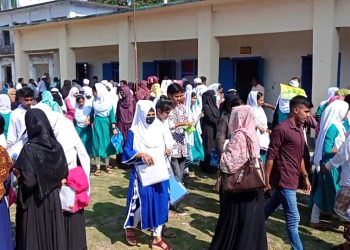কাঠালিয়ায় কঠোর নিরাপত্তা ও নজরদারীতে এসএসসি এবং সমমানের পরীক্ষা শুরু