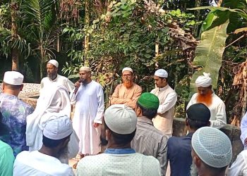 কাঠালিয়ার শৌলজালিয়া ইউনিয়ন পরিষদ চেয়ারম্যানের মায়ের জানাজা নামাজে মানুষের ঢল