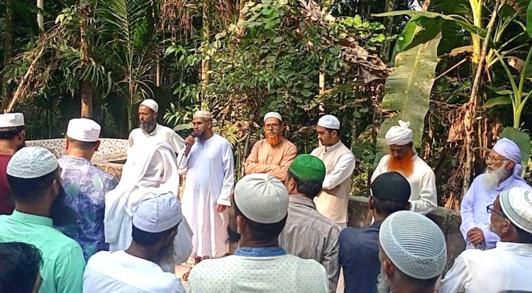 কাঠালিয়ার শৌলজালিয়া ইউনিয়ন পরিষদ চেয়ারম্যানের মায়ের জানাজা নামাজে মানুষের ঢল