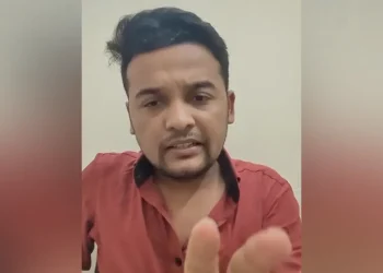 ‘ছাত্রলীগ পালিয়ে বেড়াচ্ছে আর নেতারা ঘুমাচ্ছে বাসায়’ ফেসবুক লাইভে ছাত্রলীগ নেতা