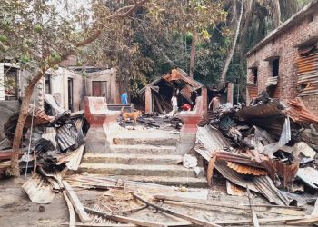 রাজাপুরে জমি বিরোধকে কেন্দ্র করে প্রবাসীর বসতঘরে দুর্বৃত্তদের আগুন, ক্ষতি প্রায় ১০ লাখ টাকা