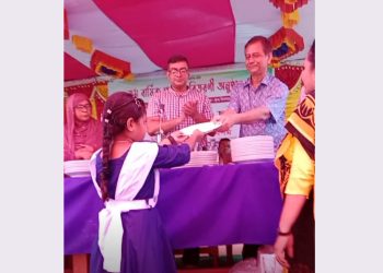 রাজাপুরে বার্ষিক অনুষ্ঠানে আ.লীগ নেতাদের অতিথি করে পুরস্কার বিতরণ, সমালোচনার ঝড়