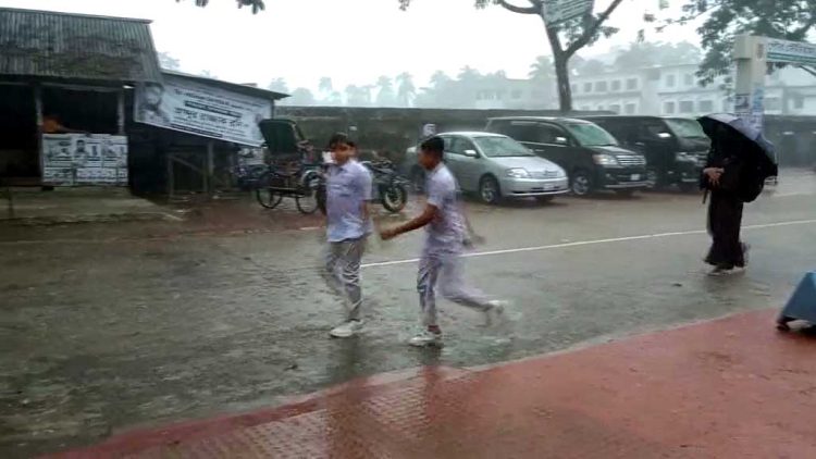বঙ্গোপসাগর সৃষ্ট লঘুচাপের প্রভাবে ঝালকাঠিতে বৃষ্টি