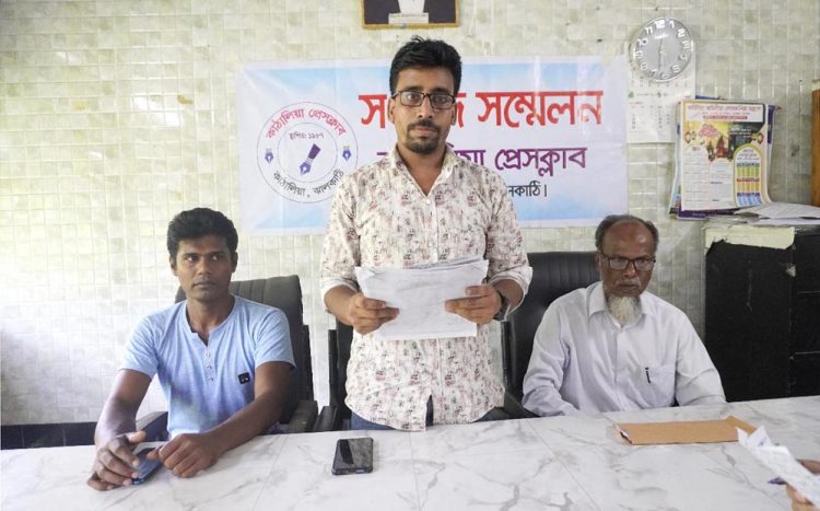 কাঠালিয়ায় “সংখ্যালঘুর জমি দখল হচ্ছে” ফেইজবুকে প্রচারিত মিথ্যা সংবাদের প্রতিবাদে সংবাদ সম্মেলন