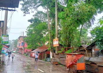 বঙ্গোপসাগরে সৃষ্টি লগুচাপের ঝালকাঠিতে অবিরাম বৃষ্টিপাত ,জনগনের দুর্ভোগ