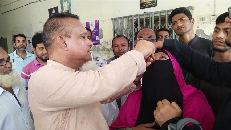 ঝালকাঠিতে আট শতাধিক রোগীর মাঝে বিনামূল্যে চিকিৎসা সেবা প্রদান