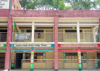 তুই টাকার হিসাব দে, বিল ভাউচার দেখা” স্কুলে ঢুকে প্রধান শিক্ষককে গালাগাল ও হুমকির অভিযোগ বিএনপি নেতার বিরুদ্ধে