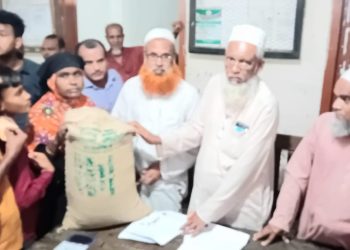 কাঠালিয়ায় ঈদুল আজহা উপলক্ষে ভিজিএফ এর চাল বিতরণ