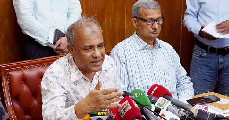 পুলিশের হাতে থাকবে না কোনো প্রাণঘাতী অস্ত্র: স্বরাষ্ট্র উপদেষ্টা