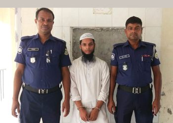 নলছিটিতে পরকীয়া ও স্বর্ণ চুরির মামলায় প্রবাসীর স্ত্রী ও প্রেমিক গ্রেফতার, কারাগারে প্রেরণ