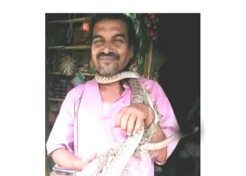 সাপের কামড়ে প্রান গেল ওঝা লালচানের