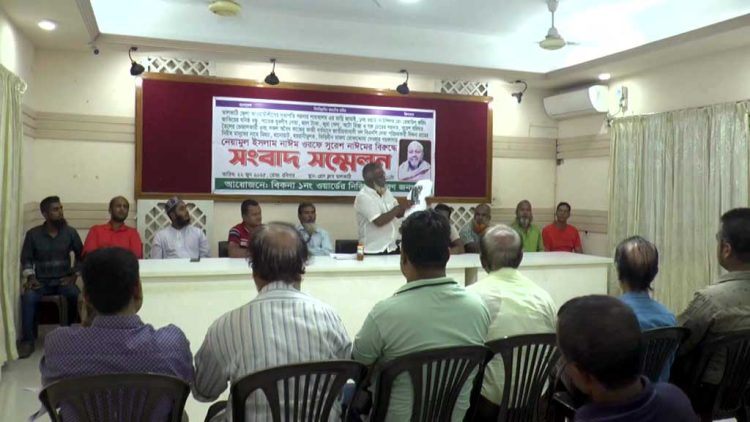 ঝালকাঠিদে রাস্তা নির্মাণে বাধা ও মামলা দিয়ে হয়রানির অভিযোগে সংবাদ সম্মেলনে