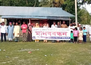 কাঠালিয়ায় পর্যটককে মারধরের ঘটনায় ছাত্রলীগ নেতার বিচারের দাবিতে মানববন্ধন