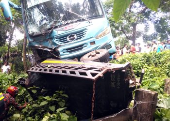 ঝালকাঠির রাজাপুরে  যাত্রীবাহীবাস-পিকআপ মুখোমুখি সংঘর্ষে নিহত ২