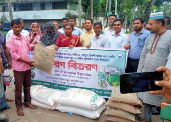 ঝালকাঠি সদর উপজেলায় কৃষকদের মধ্যে সার, বীজ, চারা ও শাক-সবজির বীজ বিতরণ