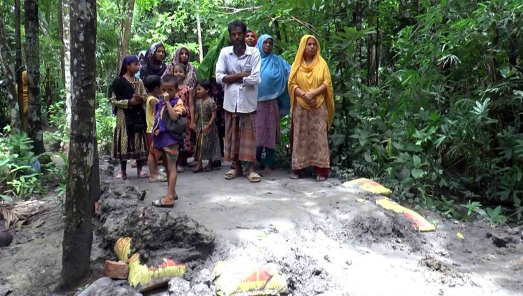 ঝালকাঠিতে রাতের আঁধারে রাস্তা কেটে ১০ পরিবারকে অবরুদ্ধ করে রাখলো প্রভাবশালীরা