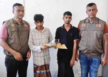 ঝালকাঠিতে মাদক বিরোধী অভিযানে গাঁজা নিয়ে আপন দুই ভাইসহ আটক-৩