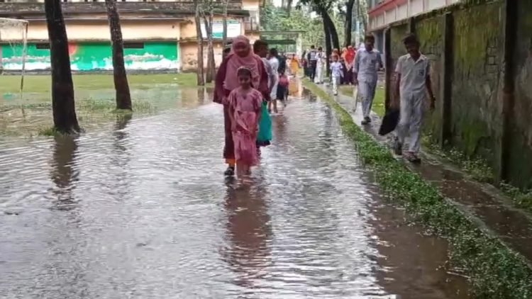 ঝালকাঠিতে ভারি বৃষ্টিপাতে নিম্নাঞ্চল প্লাবিত