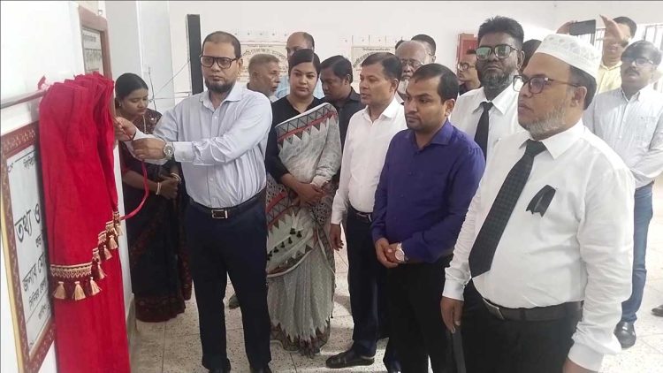 ঝালকাঠি জেলা ও দায়েরা জজ আদালতে তথ্য ও সেবা কেন্দ্রের উদ্বোধন