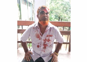 ঝালকাঠিতে হত্যা মামলায় সাক্ষী দিয়ে ফেরার পথে আদালতের প্রধান ফটকের সামনে সাবেক এক ইউপি সদস্যকে হাতুড়ি পেটা