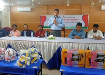 ঝালকাঠিতে শিক্ষা উপকরণ, সেলাই মেশিনও ক্রীড়া সামগ্রী বিতরণ