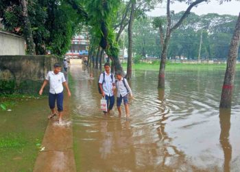 ঝালকাঠিতে ৪দিন ধরে টানা বর্ষনে জেলার নিম্নাঞ্চলে জলবাদ্ধতা সৃষ্টি