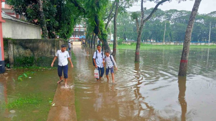 ঝালকাঠিতে ৪দিন ধরে টানা বর্ষনে জেলার নিম্নাঞ্চলে জলবাদ্ধতা সৃষ্টি