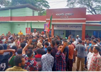 ঝালকাঠিতে জিয়াউর রহমান ও তারেক জিয়াকে কুরুচিপূর্ণ মন্তব্যের প্রতিবাদে যুবদলের বিক্ষোভ