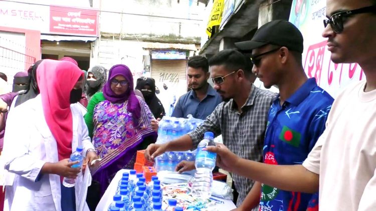 কাঠালিয়ায় ছাত্রদলের এইচএসসি ও সমমানের পরীক্ষার্থীদের মাঝে উপহার বিতরণ