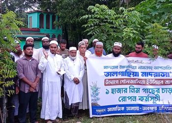 কাঠালিয়ায় ঔষধি গাছ নিম চারা রোপন
