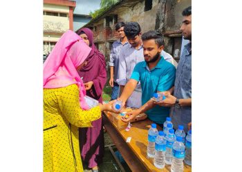 কাঠালিয়ার আমুয়ায় ছাত্রদলের উদ্যোগে এইচএসসি ও সমমান পরীক্ষার্থীদের মাঝে উপহার বিতরণ