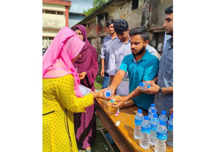 কাঠালিয়ার আমুয়ায় ছাত্রদলের উদ্যোগে এইচএসসি ও সমমান পরীক্ষার্থীদের মাঝে উপহার বিতরণ