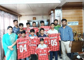 কাঠালিয়ায় ফুটবল একাডেমির জার্সি উন্মোচন