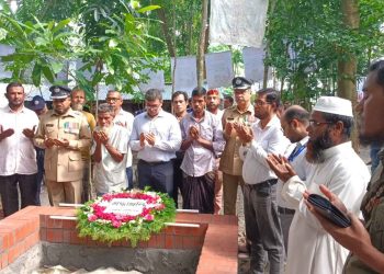 গণঅভ্যুত্থান দিবসে রাজাপুরে শহীদদের প্রতি পুষ্পমাল্য অর্পণ করে শ্রদ্ধা