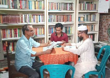 ঝালকাঠিতে প্রতিবন্ধী এক যুবকের উদ্যোগে গ্রন্থাগার, ঘুণে ধরা সমাজে আশার আলো দেখছেন এলাকাবাসী