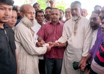 তারেক রহমানের ৩১ দফা বাস্তবায়নের দাবিতে কাঠালিয়ায় লিফলেট বিতরণ