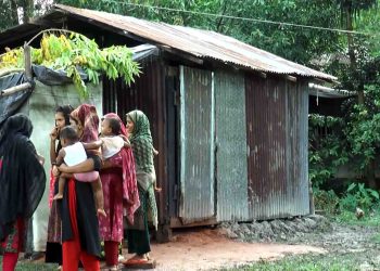 ঝালকাঠির নলছিটিতে রাতের আধারে ঘর তোলার অভিযোগ