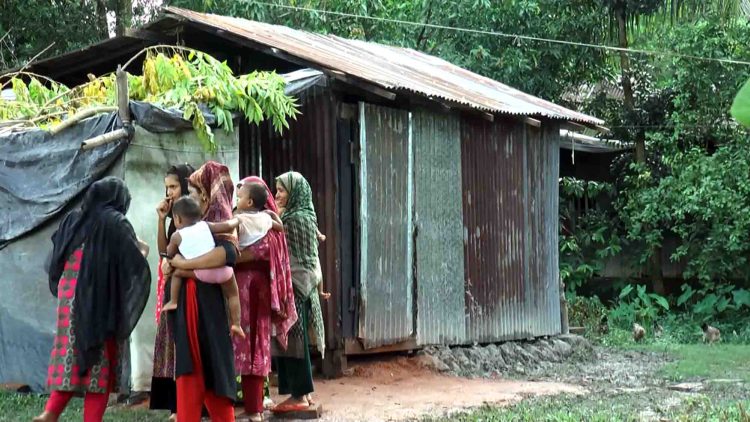 ঝালকাঠির নলছিটিতে রাতের আধারে ঘর তোলার অভিযোগ