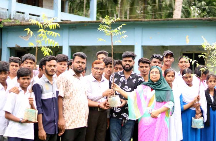 রাজাপুরে ছাত্রদলের উদ্যোগে বৃক্ষরোপণ কর্মসূচি